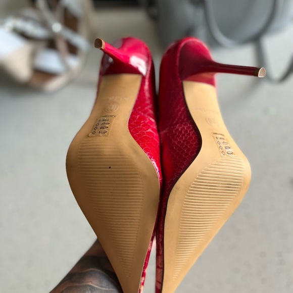 MICHAEL ANTONIO Snake Skin extra pointy toe stiletto - Picture 6 of 6